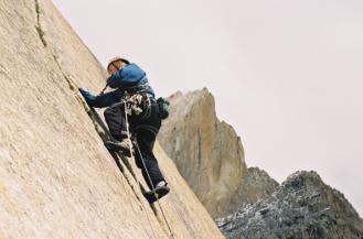 Wspinaczka na drodze Oceano Trango